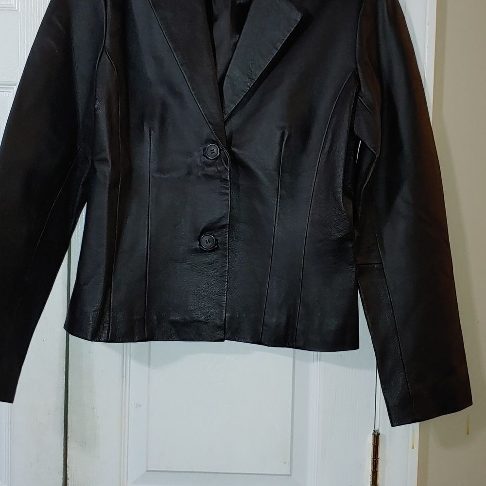 Colebrook fitted black 100% leather coat - Picture 2 of 7